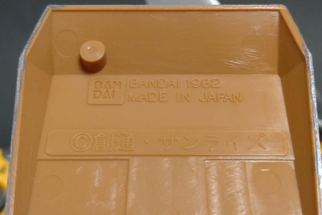 台座に歴史を感じます。笑