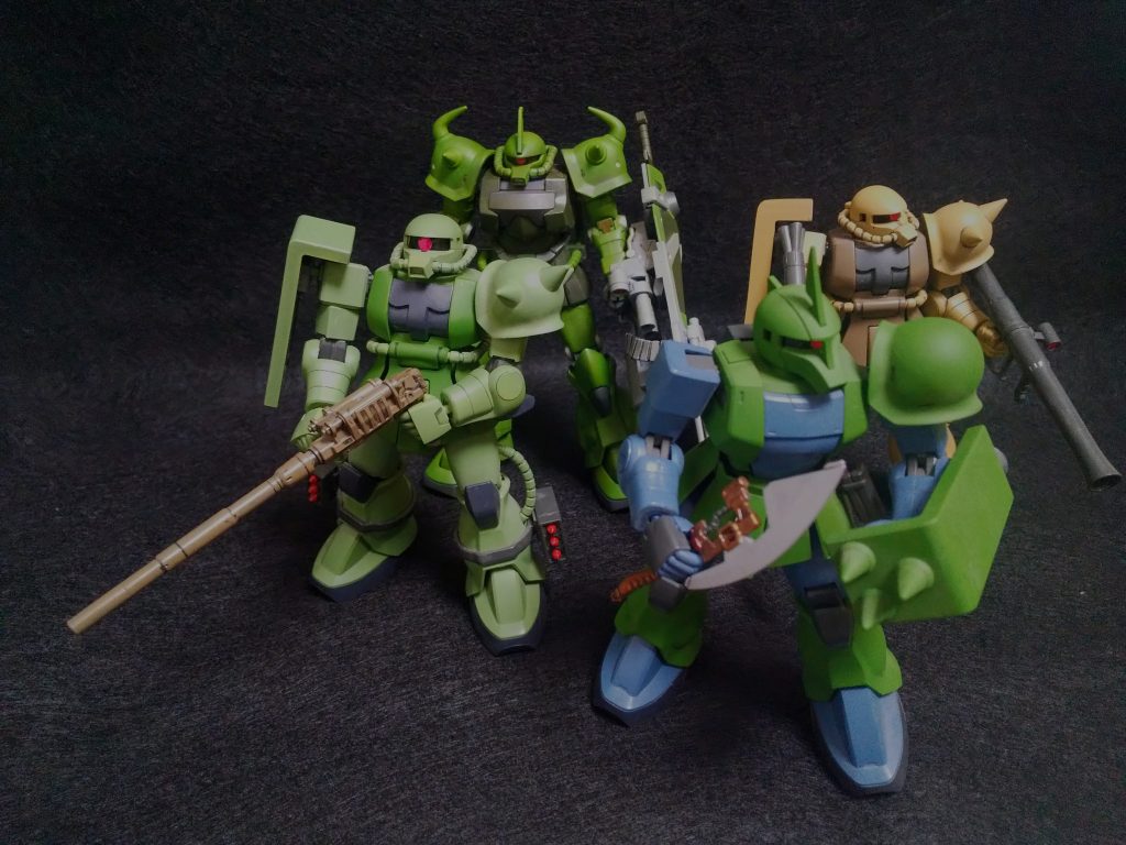 カラーリングはザクっぽく。戦闘中に敵がザクと誤認するよう願いを込めて…。