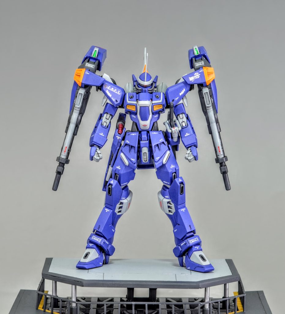 VPS装甲も搭載した完全なシグーDAですが非核動力機なので稼働時間が少なく局地戦闘MSとしての運用しかできない設定です。(機体名にインフィニットが入ってるのに)武装がインジャと比べて減っているのもそれが所以です。