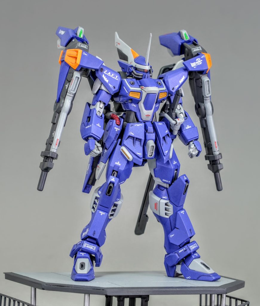 カラーリングはシグーDAのブルーとインジャのピンクの間をとり紫味の強い青で仕上げました。