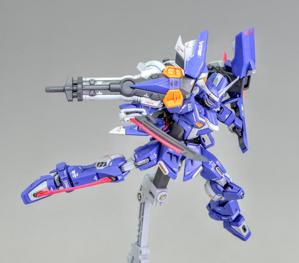 脚部はインジャのものに追加装甲を装着しています。