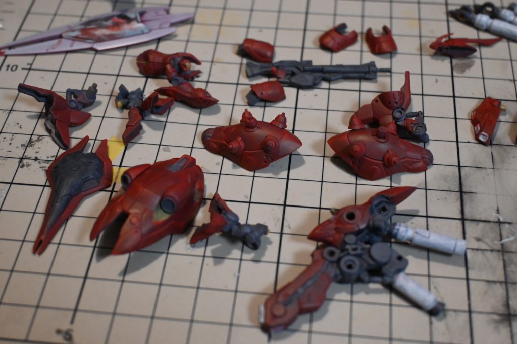 ■本塗り中下塗りの上にメインの赤や白、黄色をドライブラシで塗装。下地を潰さないようにしたかったけど、加減が難しい...