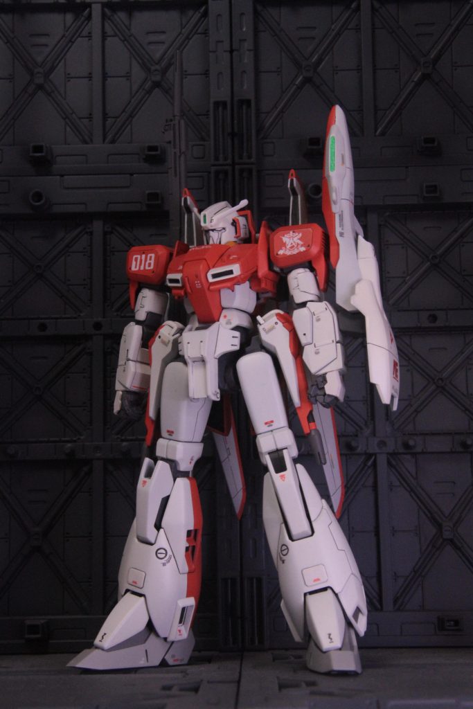 全身前面どーも写真がうまく撮れないです（ ;  ; ）全体的に光が足りない感じですねでも作品的には満足なんですそーなんです今回のコンセプトはテキトー(笑)センチネルの機体は、古いですよね笑　コンセプトも一昔前の感じ(なんて失礼な)。でもそれが僕にはとても強く刺さるのですよ(私的感想)。少しディテールダウン気味にした方が、っぽいなぁと思いまして、良い意味で今回のコンセプトが『テキトー』になったんです笑 