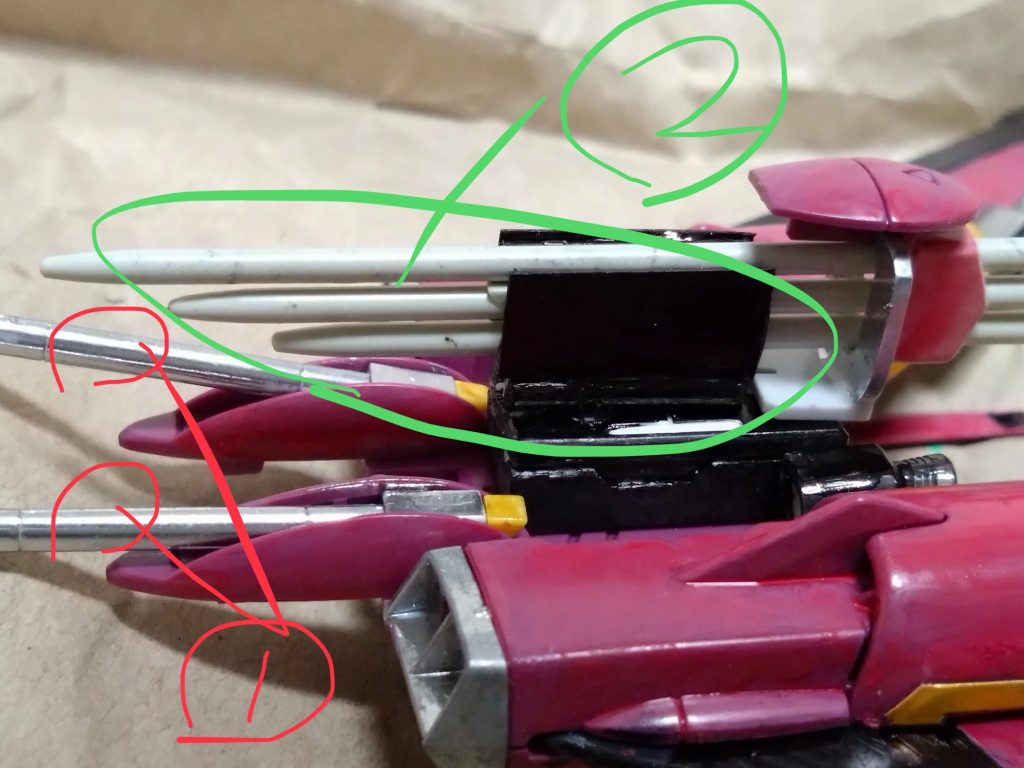 (1)ハイパーフォルティスビーム砲×2∞ジャスティスのファトゥム--01に搭載されているモノと同じビーム砲。 (2)ランサーダート3連装の貫通力が高い杭状のロケット推進弾。『ブリッツ』の予備の武装を載せたという設定。