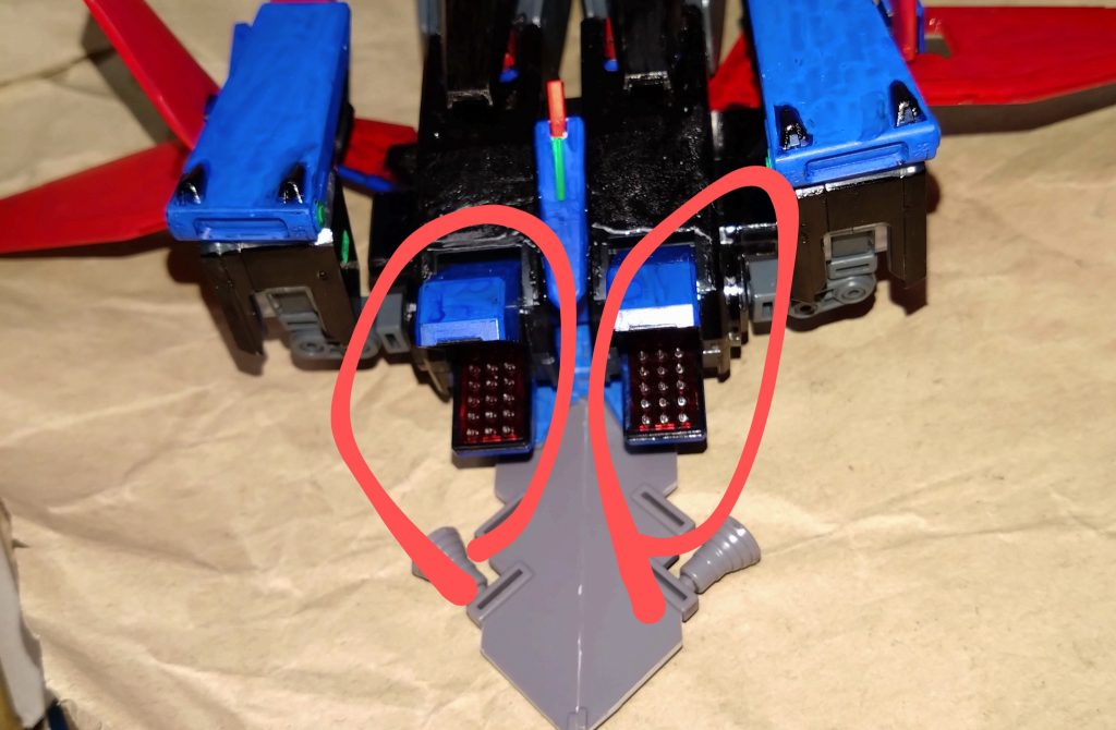 ミサイルポッド先端に2つ装備された3×7(21発)のマイクロミサイルポッド。対MS用としても充分な威力を持つ。