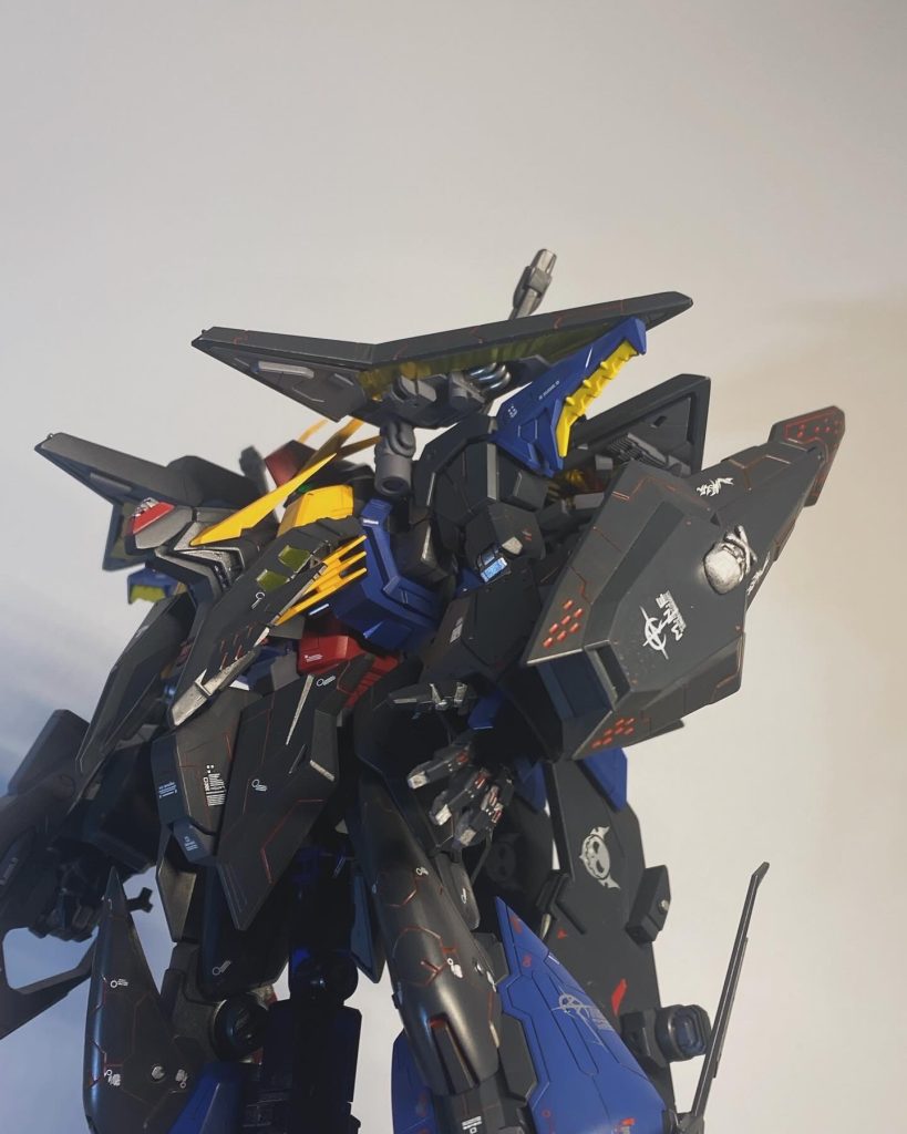 フロント肩アーマーの内側のディテールを追加しました。