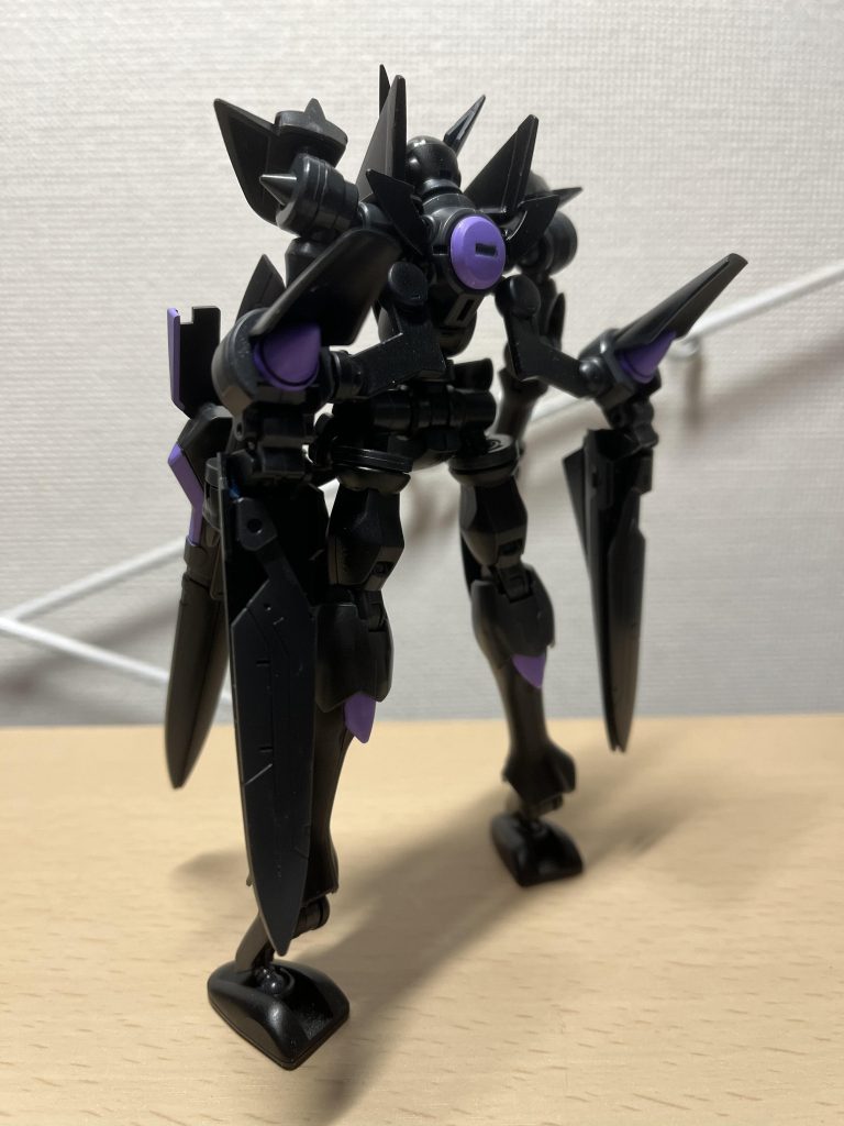 気付く人はすぐに気付くと思うので先に失敗をここで並べておきます。黒スプレーが甘くて青が透けてる所があったり、、スプレーの残りが少ないのに無理やり吹くとこうなります。結局は足りなくて買い足したので尚更バカでしたw