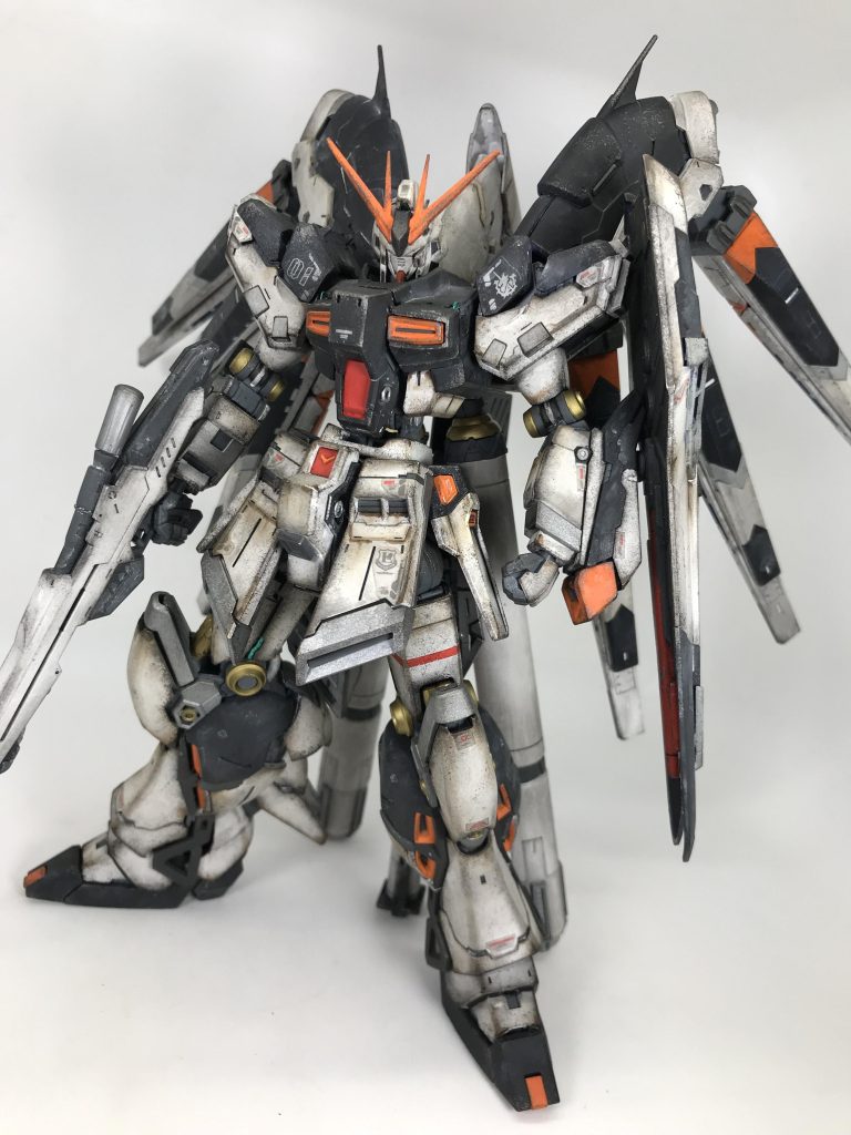 カラーはブラック、オレンジ、ゴールド部分のみ部分塗装個人的にはノーマルHi-νカラーより、νガンカラーのこっちの方が好みですね😃