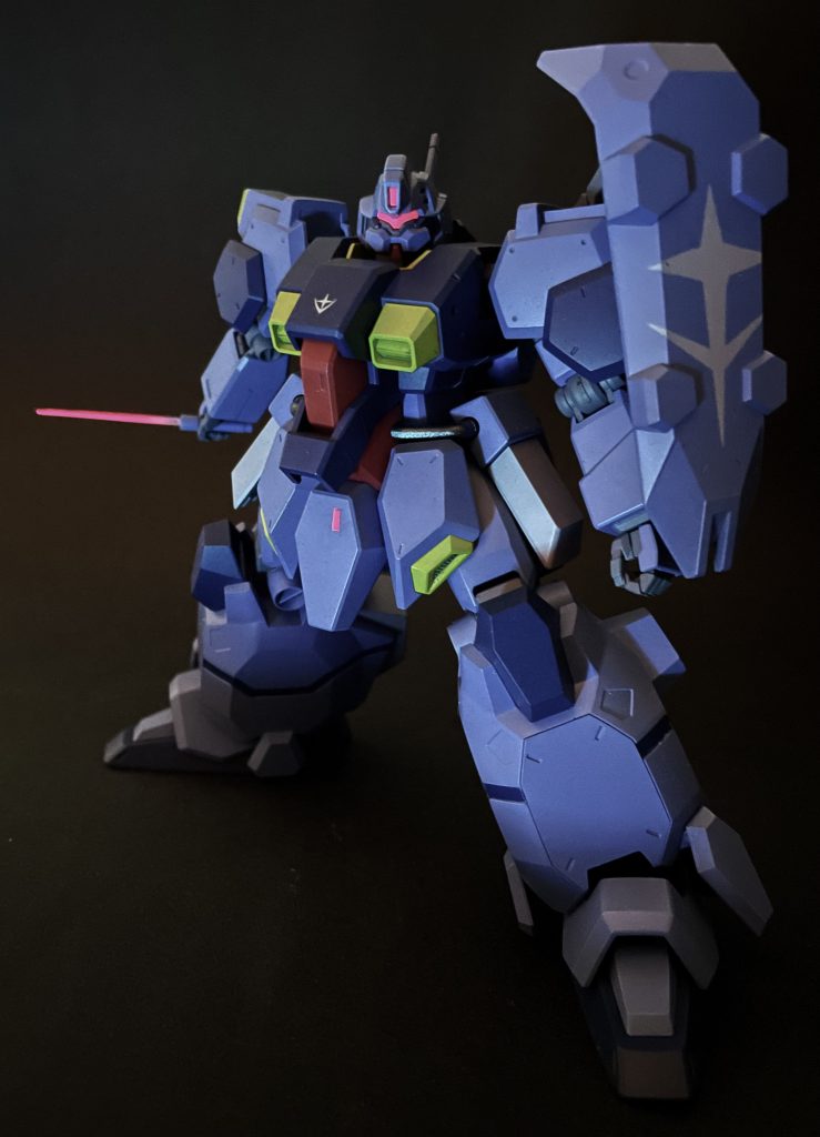 シールドの大きな連邦マークがインパクト有りますね