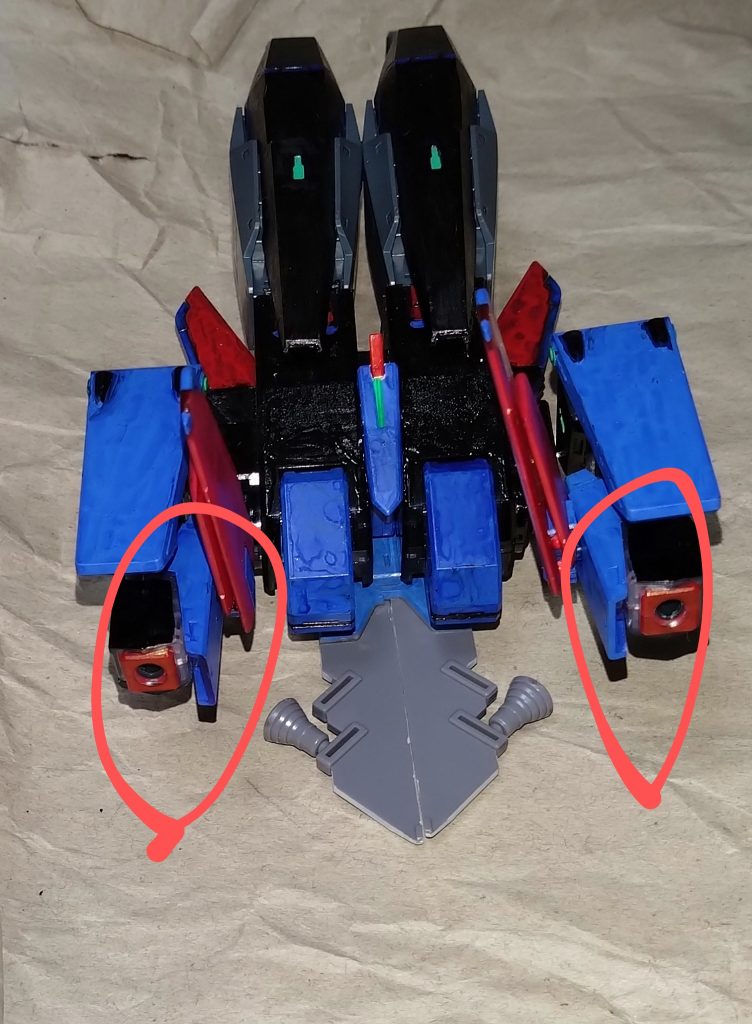 武装の説明に入ります。ツインハイメガキャノンクローズエンドには腕があり、両手を変形することで使用可能という設定の武器。キャノン砲だけでなく、超大型ビームサーベルとしても使える。実際にはハンドパーツを取り外してからの武器になります。