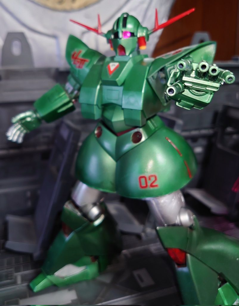 １機目（ドム足版）は青にしたので今回は緑で