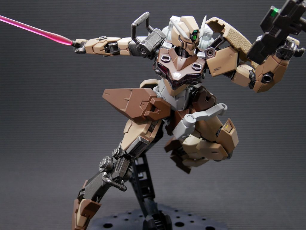 近接格闘に備えて最低限自衛用の武装も備える