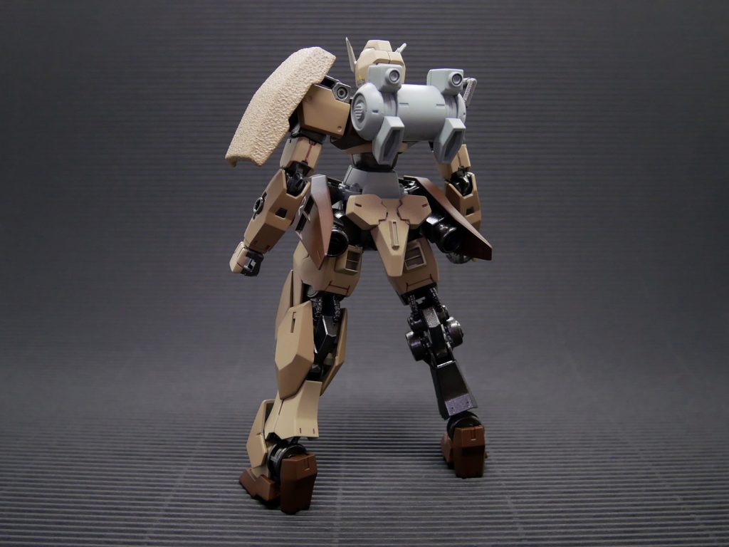 ビームスナイパーライフルを外した状態。狙撃用の望遠モノアイが頭部に増設されています。