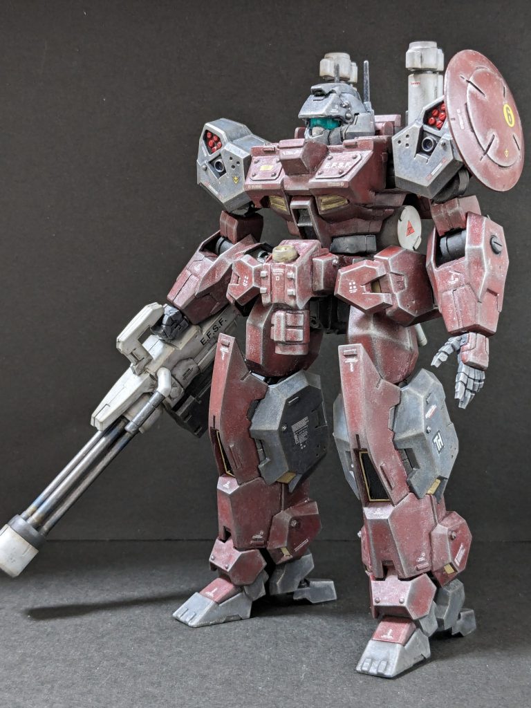 【正面】ガンキャノンということにしていますが、キャノン部分以外はほぼ別の機体です。カラーリングはガンキャノン調にしてウェザリング(ウォッシングとウェザリングマスターでのドライブラシ)。