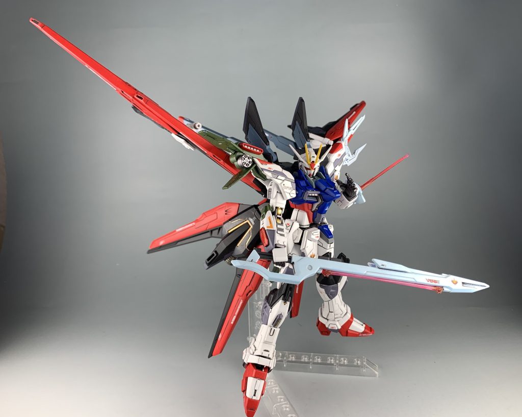 塗装はいつの通りに塗装した後、ディテールアップしたところが目立つように水性塗料を塗っています。