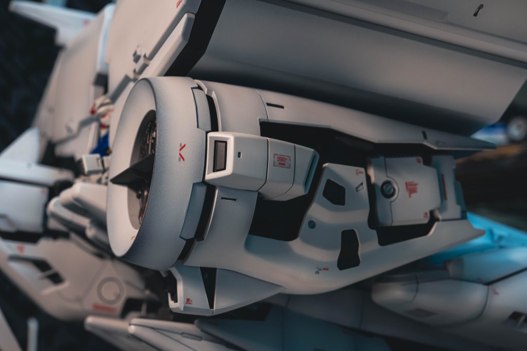 このIフィールドジェネレーターだけでも350mlのペットボトルぐらいの大きさです。