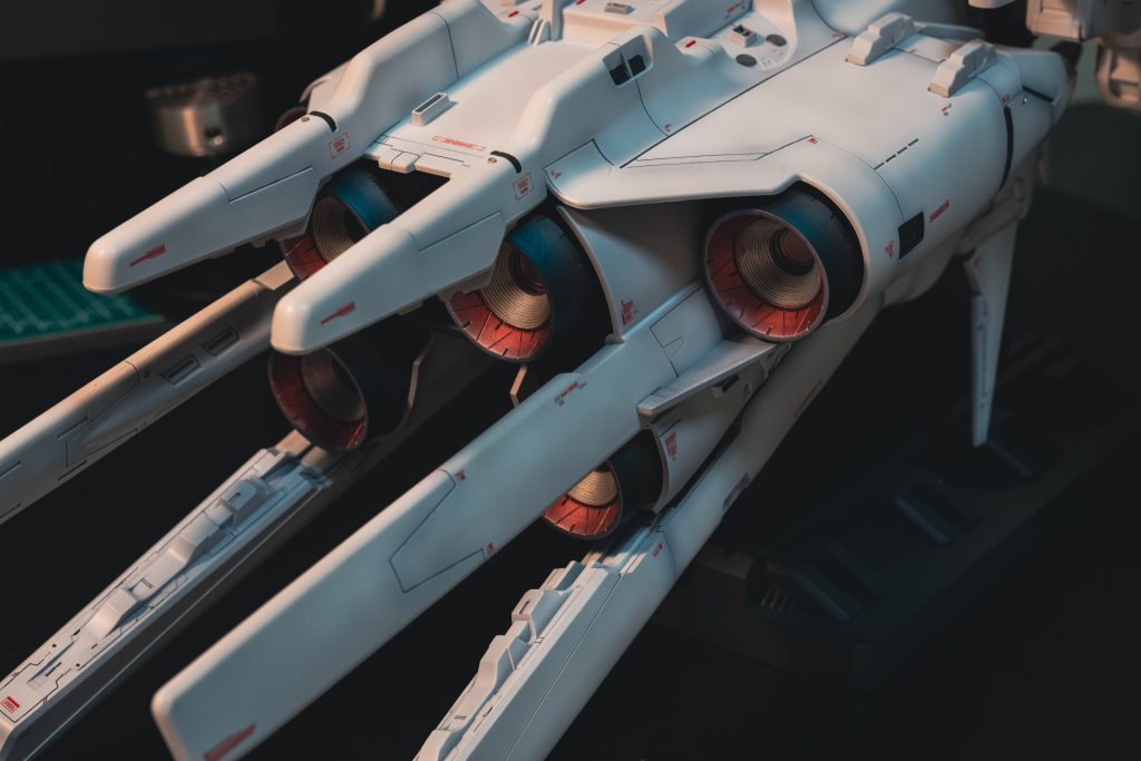 なので今回はグレーサフの上にエッジやモールドにブラックを細吹きしてその上からホワイトで塗装してみました。いい感じになったと思います。