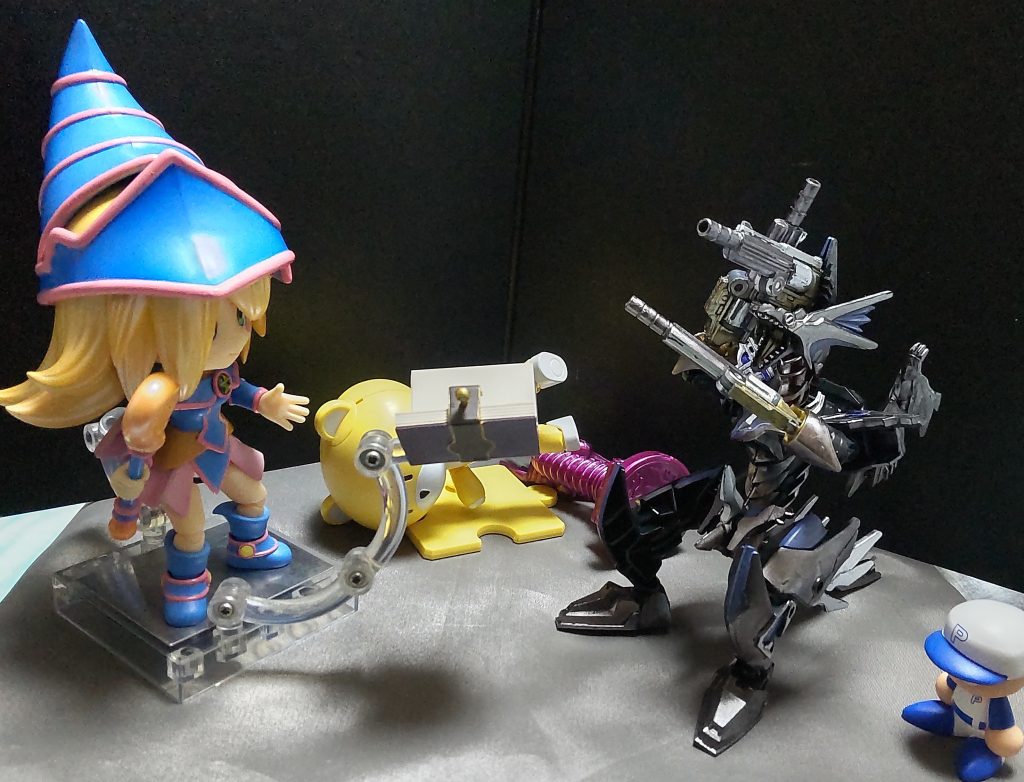 受けなさい!これが我が師より教わった闇魔術の奥義よ!!