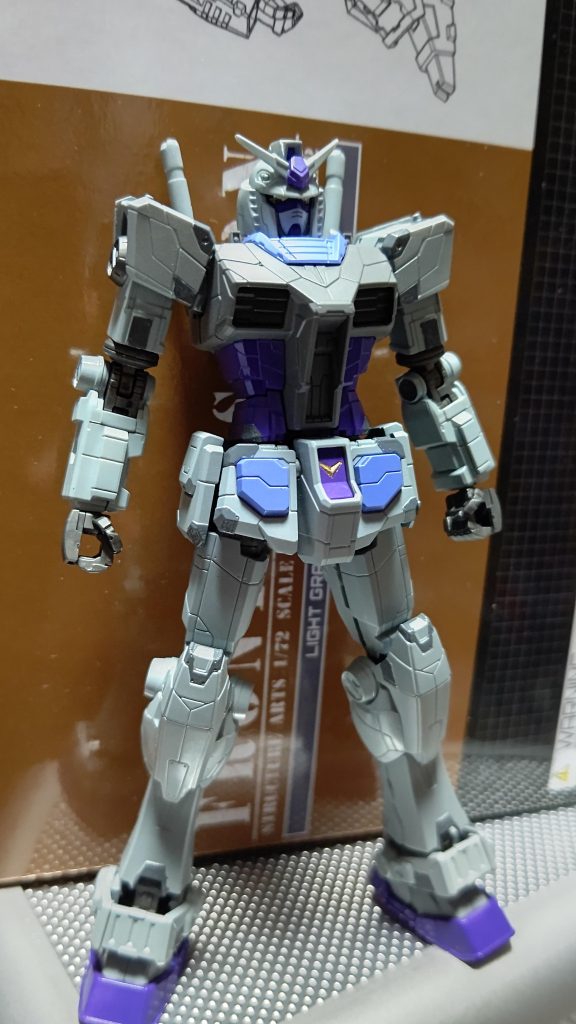 墨入れ前、G3の配色は案外明るめなだと気付いたのですが、今回は一番明るい色を明灰白色、紫の差し色をパープルヴァイオレットにしたのでだいぶコントラスト濃いめになっています。  