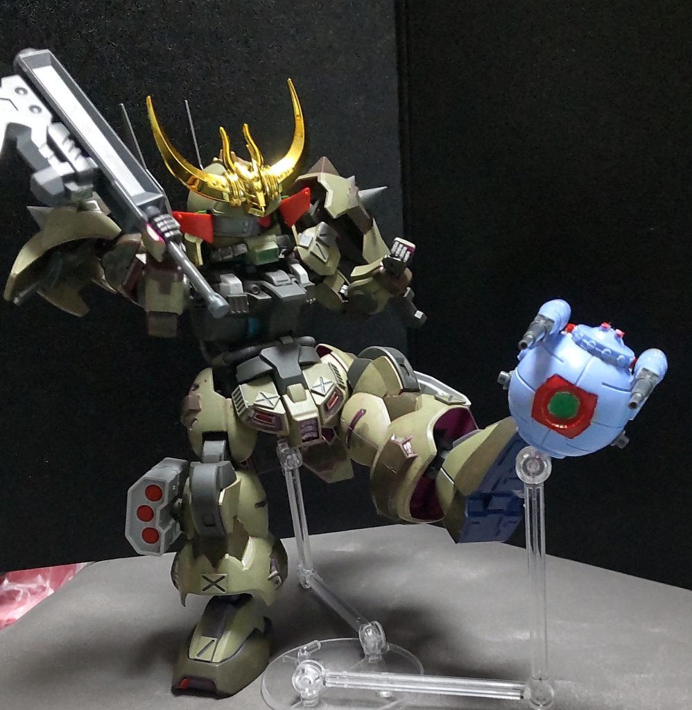 ○キック熟練のパイロットにもなれば、相手をそのまま蹴飛ばしてしまうのも容易です。1stガンダムでは、ア・バオア・クー決戦時にベテランパイロットのザクが連邦のボールを蹴飛ばして、近くにいたジムにぶつけて誘爆させるといった熟練の技を見せていました。