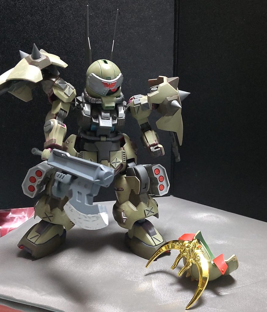 武者ガンダムやSD三国伝のタイプのSDガンプラは兜が脱着できるタイプなので、画像のように外せます。
