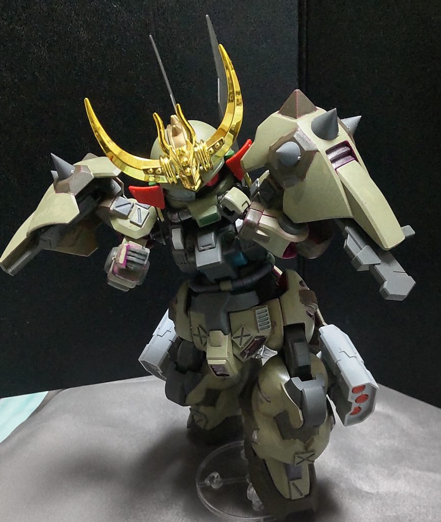 ○ショルダータックルザクの得意技といえばコレですよね。鋭利なスパイクが付いた面で突撃を行い、大ダメージを与えてきます。