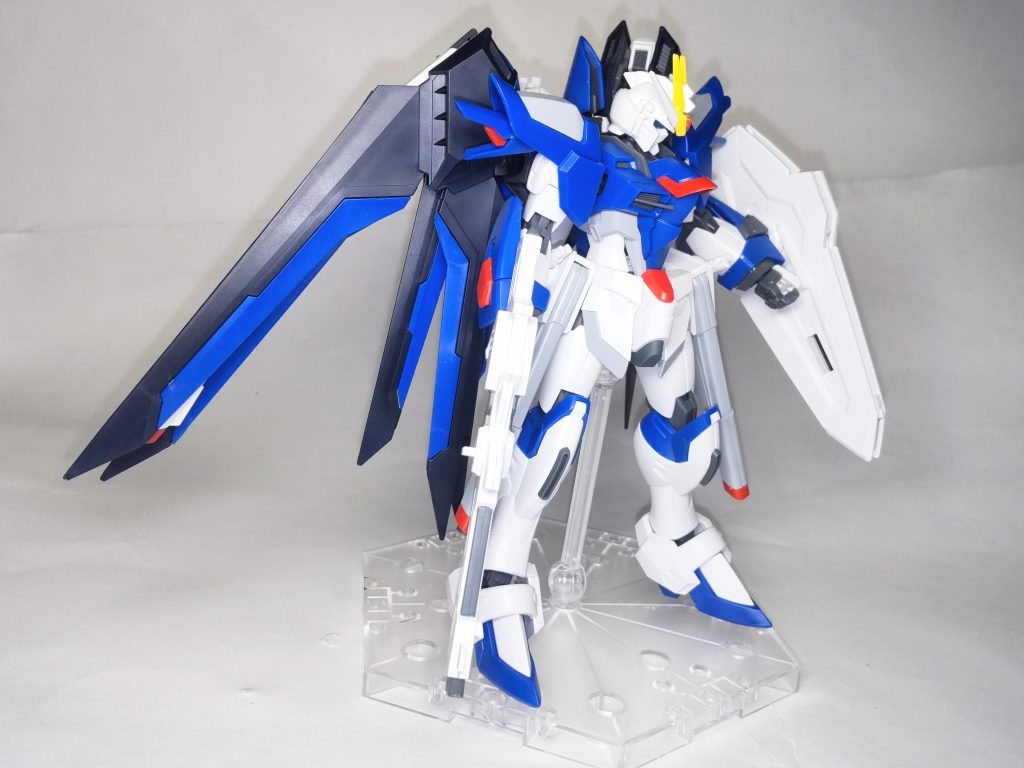 立ちポーズ 別角度