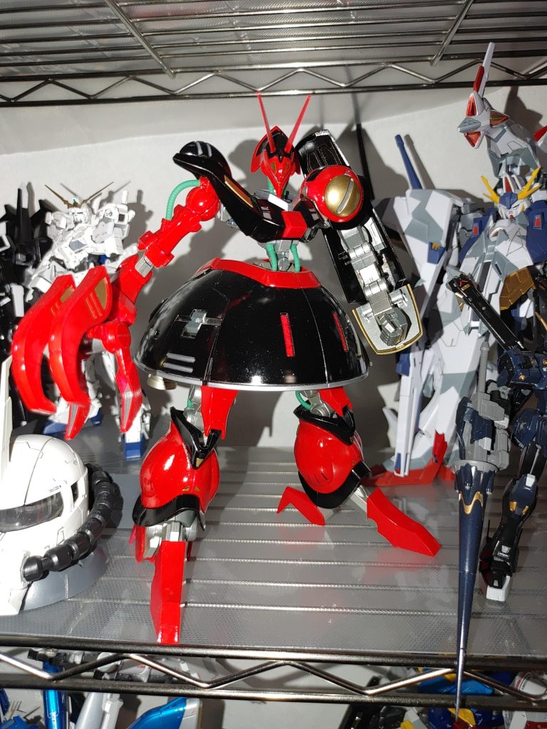 他の1/144キットと並べると大きさがわかりますね。ペネロペも大きいと思いましたが、コチラの方が高さはありますね。