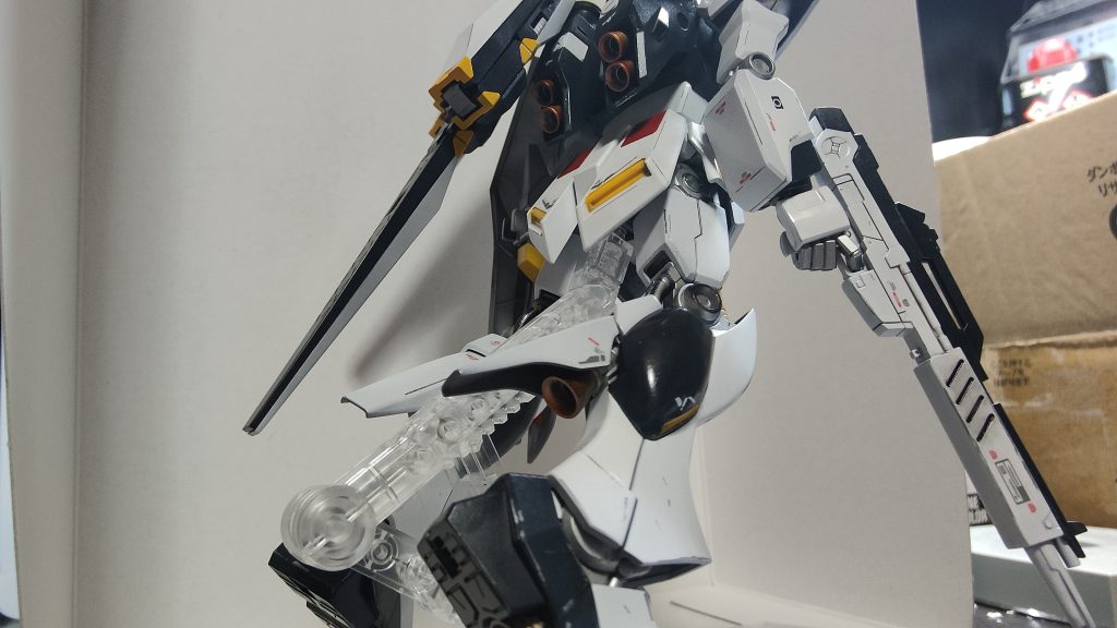 スラスターの焼け具合をグラデーションで表現しました。なかなか気に入っているポイントです。