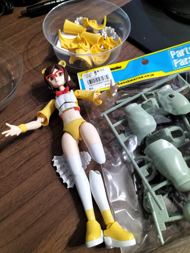 スタート時。足は旧HGUCのザクⅡです。