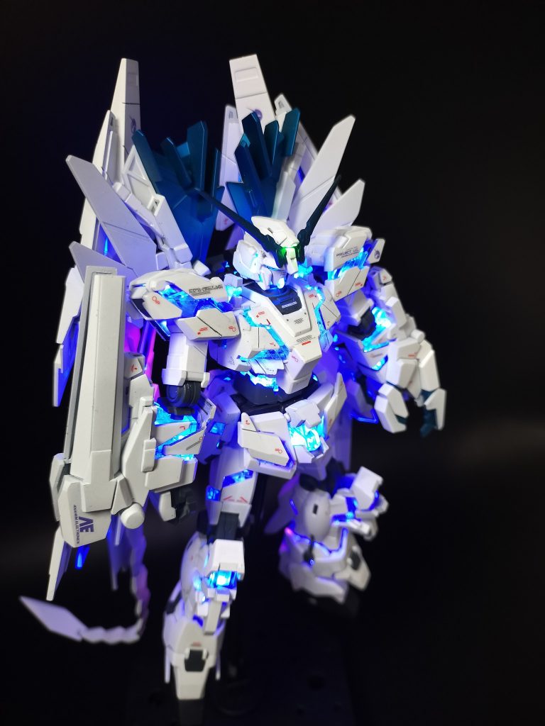 撮影の光を強くしすぎたけど、青は負けずに光ってくれました。