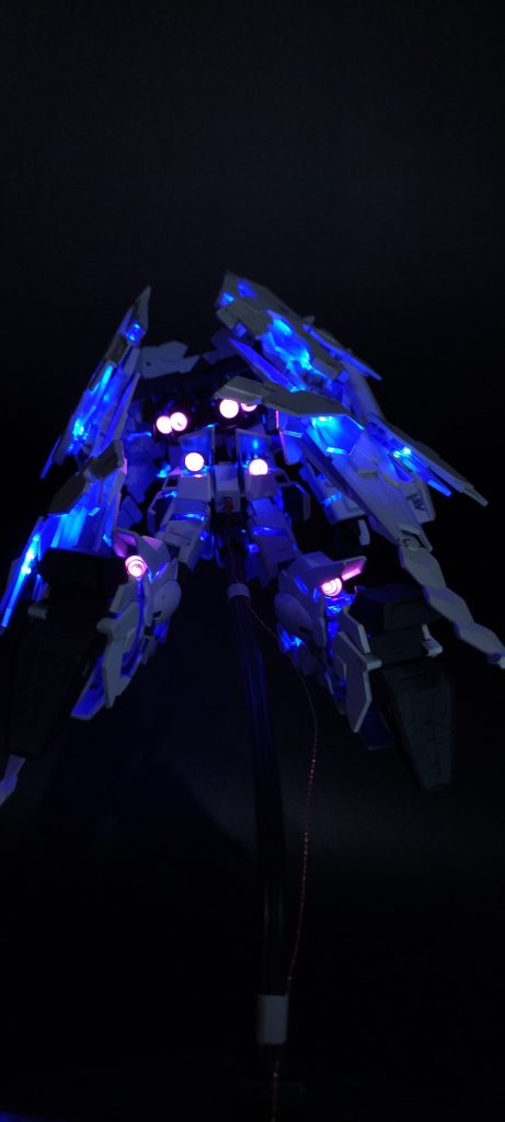 ブースターの色をピンクにして青とのバランスを整えました。