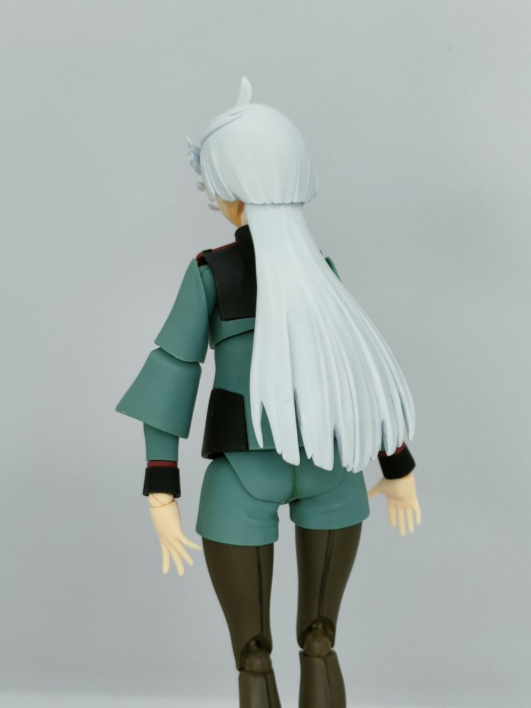 スレッタ同様髪が単色で微妙だったので、リアルタッチグレーで陰影をつけています。髪の先端が丸かったので尖るように加工しています。