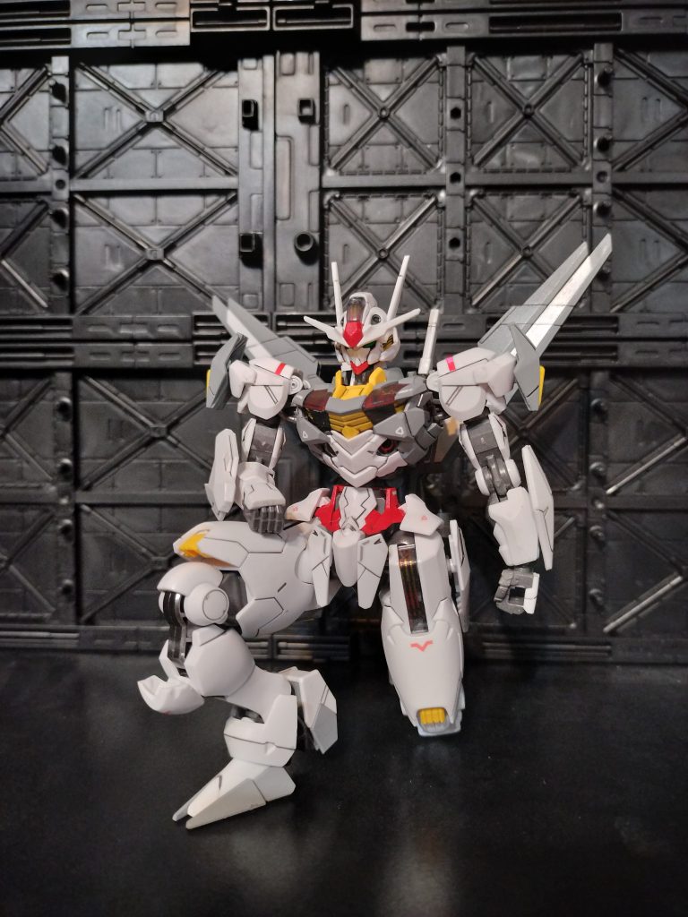 HGでこれほどに膝立ちが決まるキットが他にあるだろうか…むしろRGゴッドガンダムを除けば最高なのでは？