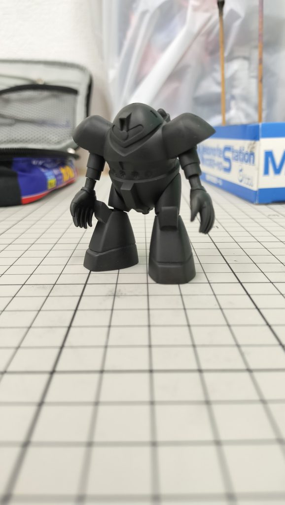 サフを吹いた状態です。ここで気になって膝関節の隙間を少し埋めした。以上です。最後まで見てくださりありがとうございました😊