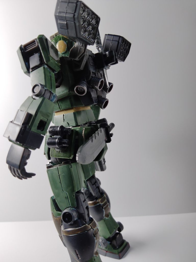 左腰にはハンドグレネードこれは確かザクII改の物やった気がします