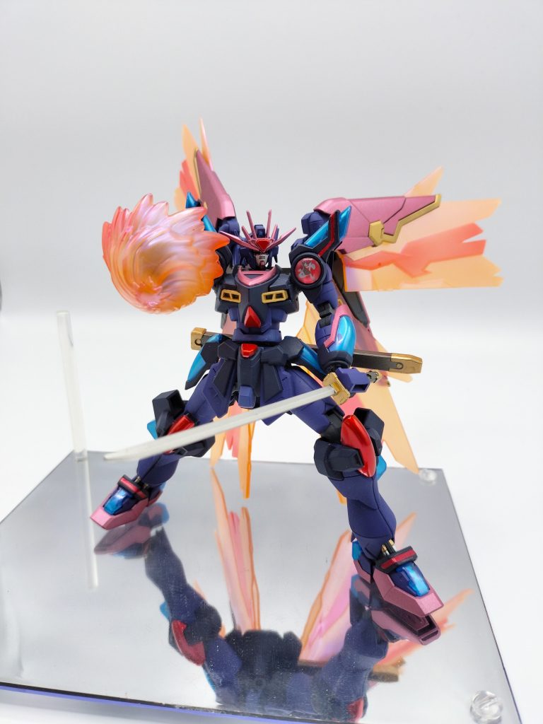 マスターガンダムカラーにしたら、元カラーより大分締まった感じがして好き！肩の「神」マーキングが個人的には好みで無かったので、シールをGXメタリックピーチで塗装してから、別の漢字シールで文字替え。（前作のマスターガンダムと合わせてみました）