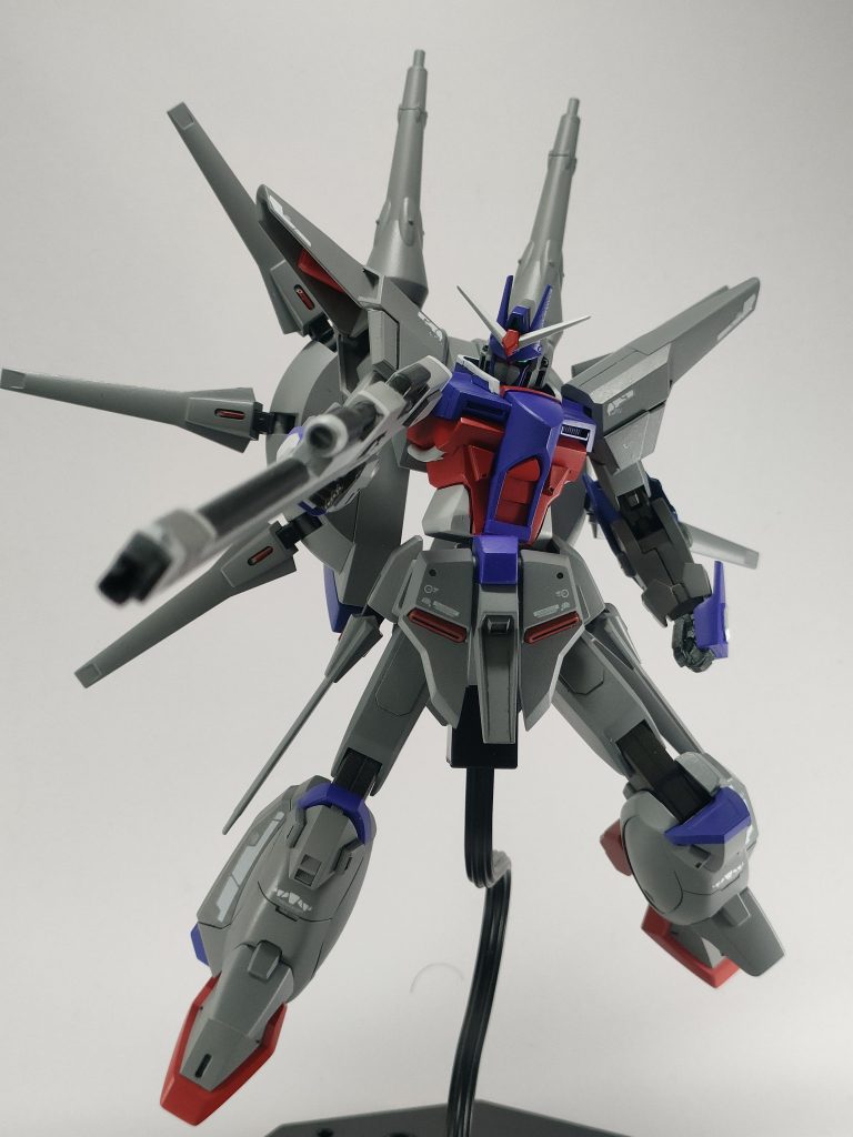 腰にボールジョイントを仕込んだので表情をつけやすい