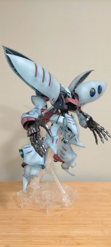 このアンバランスな手が購入の決め手でした。キットにノーマルのビームサーベルエフェクトついてますが爪楊枝みたいであんまり似合いません。エピオンみたいな極太エフェクトなら似合うかも？