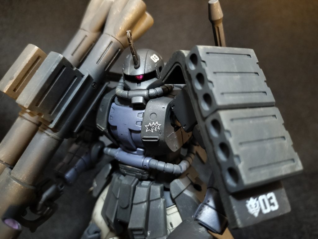 バストアップ。ガイアは隊長なので指揮官ブレードつけてみました。100均のデコシールを磨いてモノアイへ、よく光を拾ってくれます。