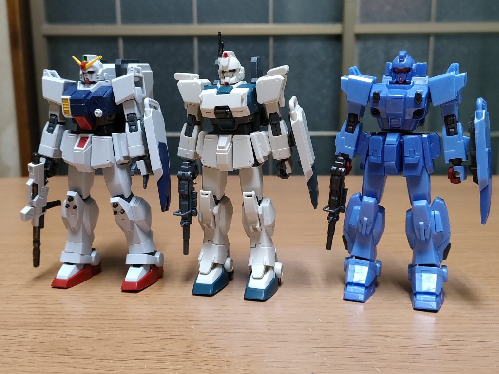 原型たる本機とEz8、ブルーディスティニー1号機との集合。結構面影あるが、細部に違いがある。