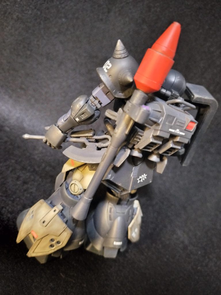 左背面。近接用にヒートホーク。対艦用シュツルムファーストも懸架してます。