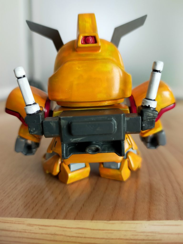 テスト機はイエローカラーのイメージなので水性ホビーカラー「オレンジイエロー」で塗りました。