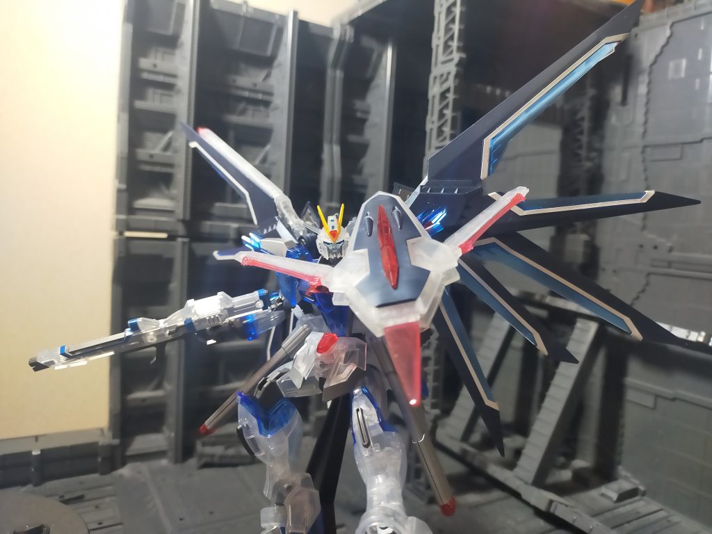 クリアカラーは塗装をするのは面倒だし難しいから今回素組みで。