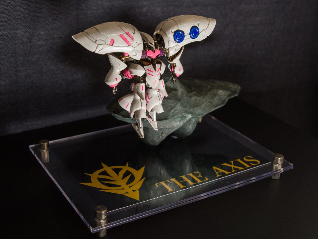 斜め上から俯瞰。台座とアクシズのセットです。