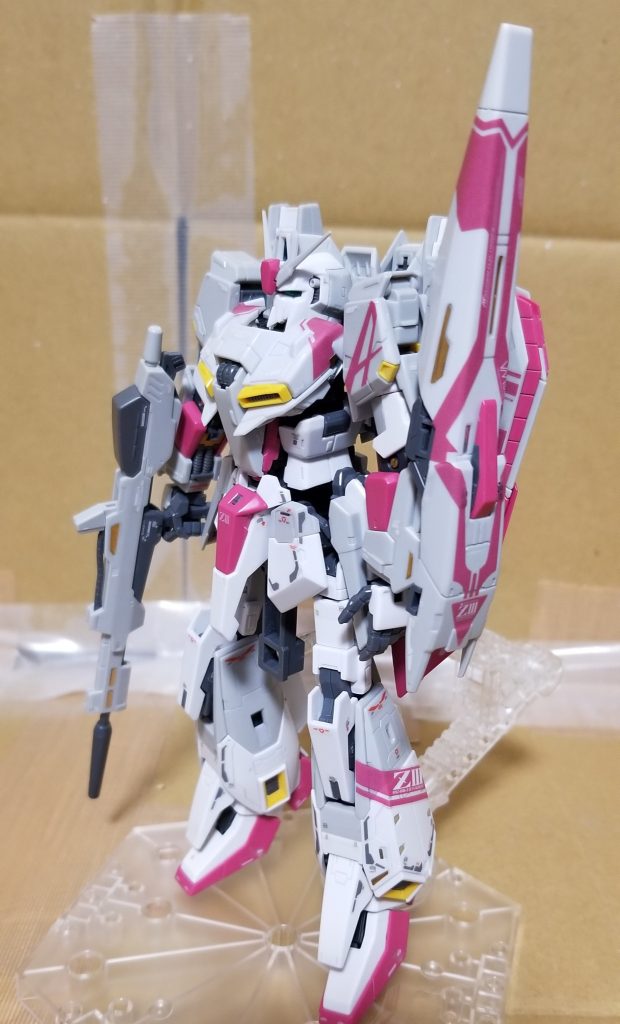 一番好きなアングル、シールドの模様も最高です。ハイメガランチャー持たせたいです。