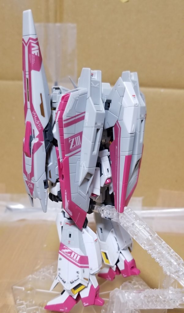 背面、文字のデカールはあまり好きではないのですが、3号機は別腹です。