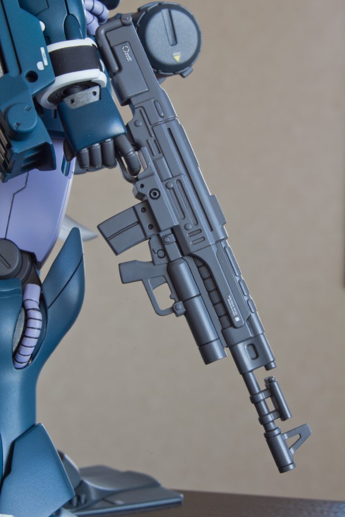 でもってこのビームマシンガンがまた出色の出来❗ギラ・ズールのものと少し形状違いますが専用ケースに入れて水中を携行するところからも同様のものだと推察。。この辺りも辻褄とれててナイス設定だと思います😊