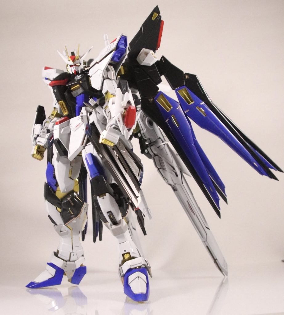 元々ストライクフリーダムとして作っていたこの機体と上記のインパルスを組み合わせてエクスインパルスの部品を追加制作して今回の機体の完成としてます3作とも色の塗り方を揃えていたので可能でした