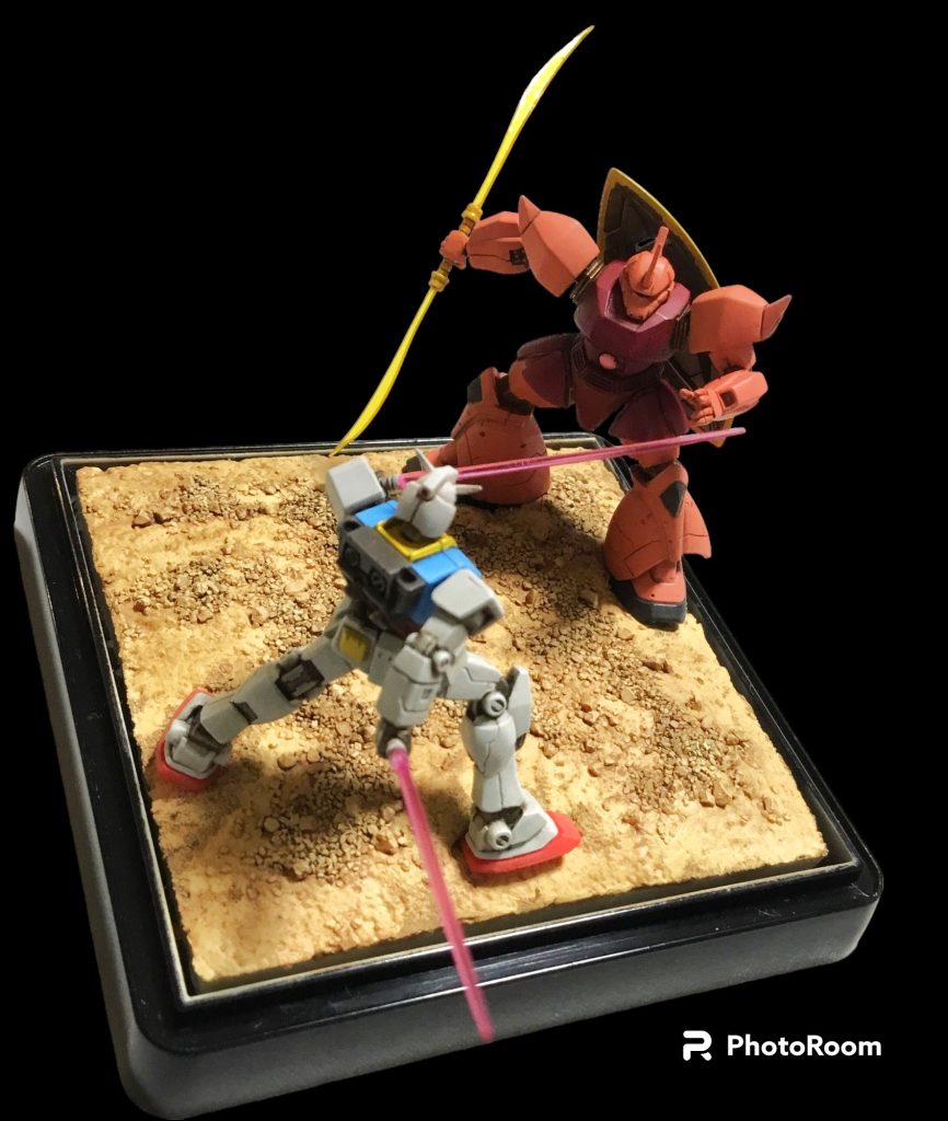 ジオラマベ－スは１００均です　このポーズにする為に一旦全てのパ－ツを切り離していて　見た目以上に時間がかかってますが皆様にはどの様に見えますでしょうか？